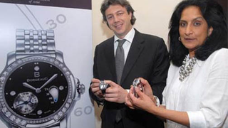 Clairvoyant Watch Warns You When It's a Bad Time